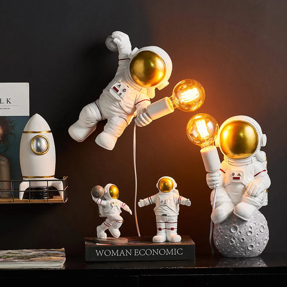 Creative Astronaut Wall Lamp